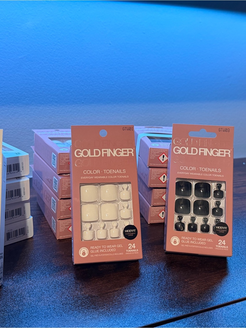 Kiss Gel Nails & GoldFinger toenail bundle